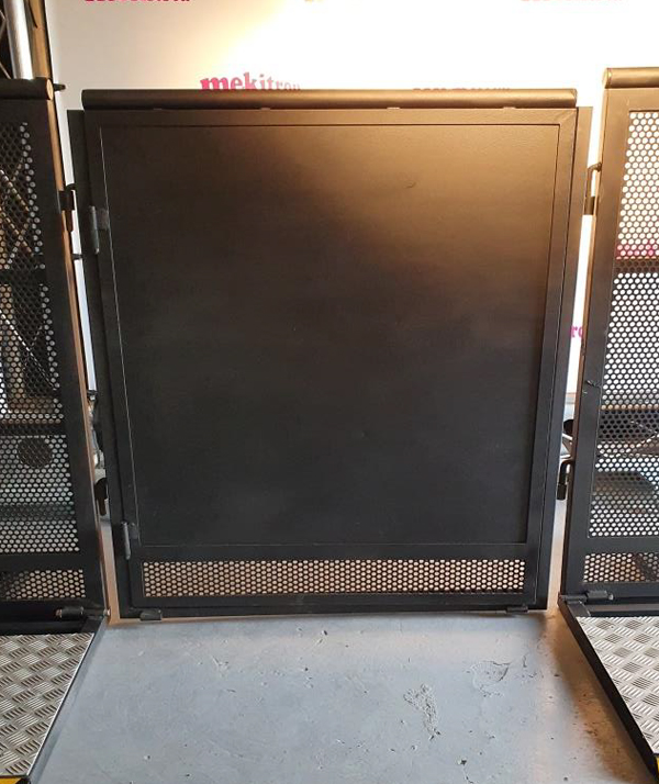 Puerta de acceso antiavalancha para alquiler en eventos — Mekitron